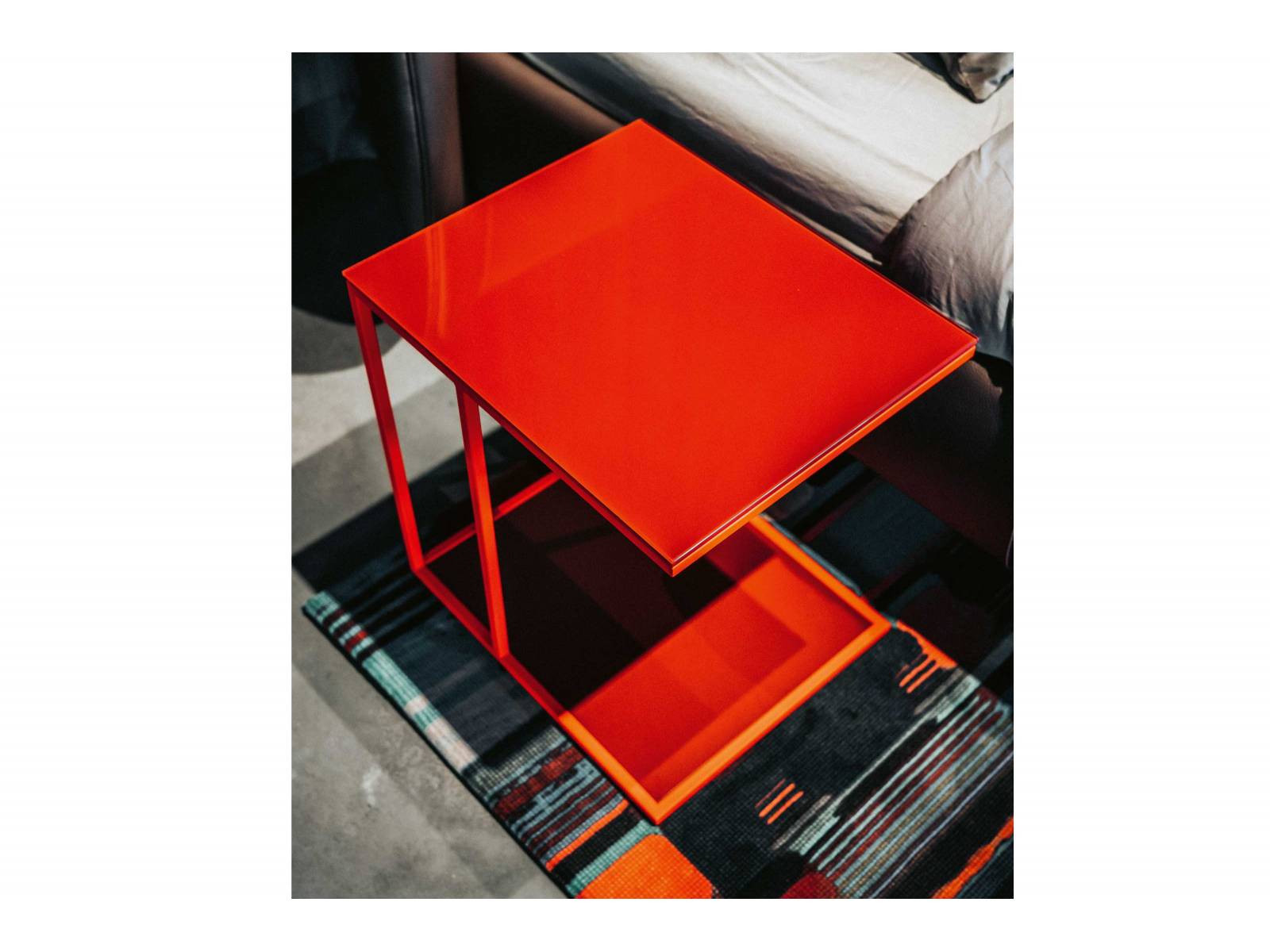 Passt nicht, gibts nicht. Denn dieser moderne Beistelltisch aus der Kollektion «T3» lässt sich individuell konfigurieren, wodurch er den jeweils gewünschten persönlichen Stil zur Schau stellt. Foto: Ingo Rack. KETTNAKER.