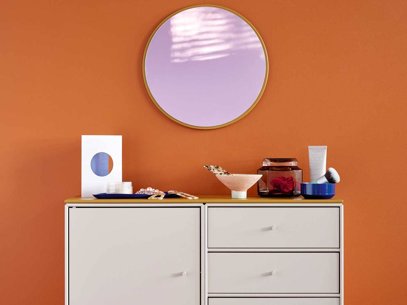 Neue Schubladen-, Spiegel- und Pinnwandelemente ergänzen die erfolgreiche Mini-Serie und bieten dadurch noch mehr kreativen Spielraum für individuell gestaltete Aufbewahrungsmöbel. Die Module sind 25 Zentimeter tief und aus dem bewährten Montana-MDF hergestellt. Montana.