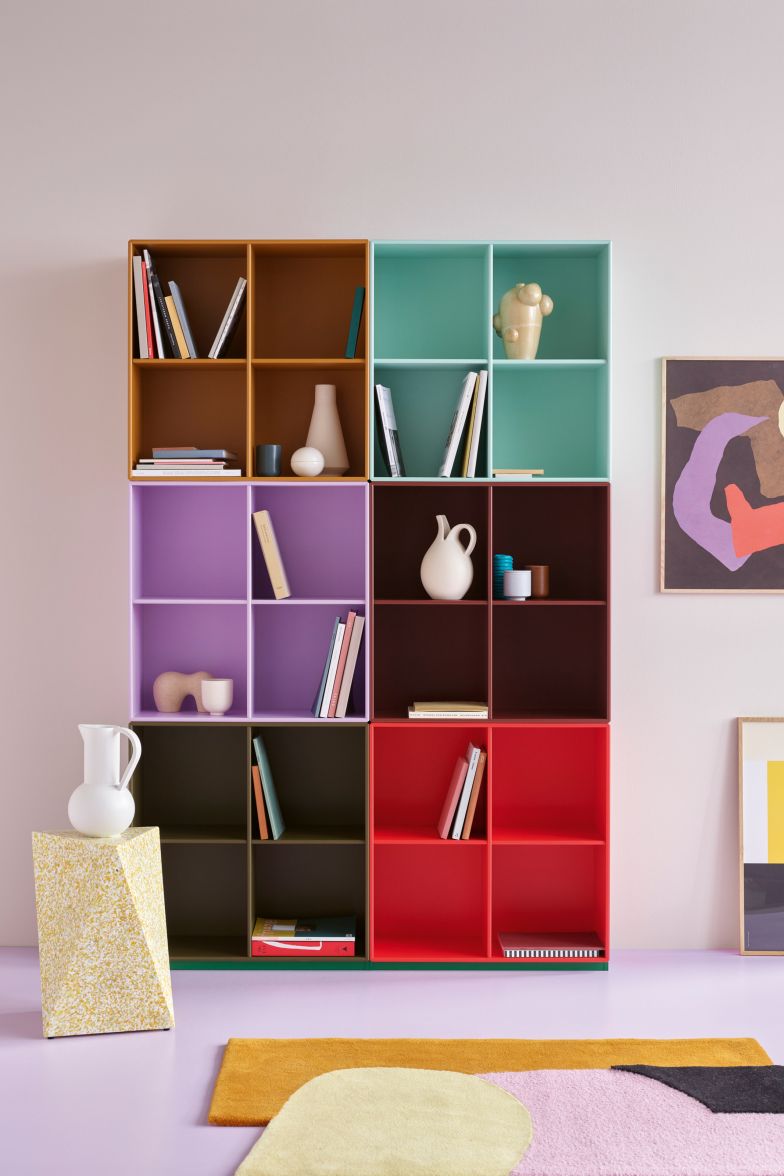 Individuell, frech, farbenfroh: Die «Mini»-Regalmodule sind so unkompliziert wie sie aussehen und stecken voller Möglichkeiten, denn man kann sie in zehn unterschiedlichen Farben genau so zusammen stellen, wie einem gerade der Sinn steht. Montana.