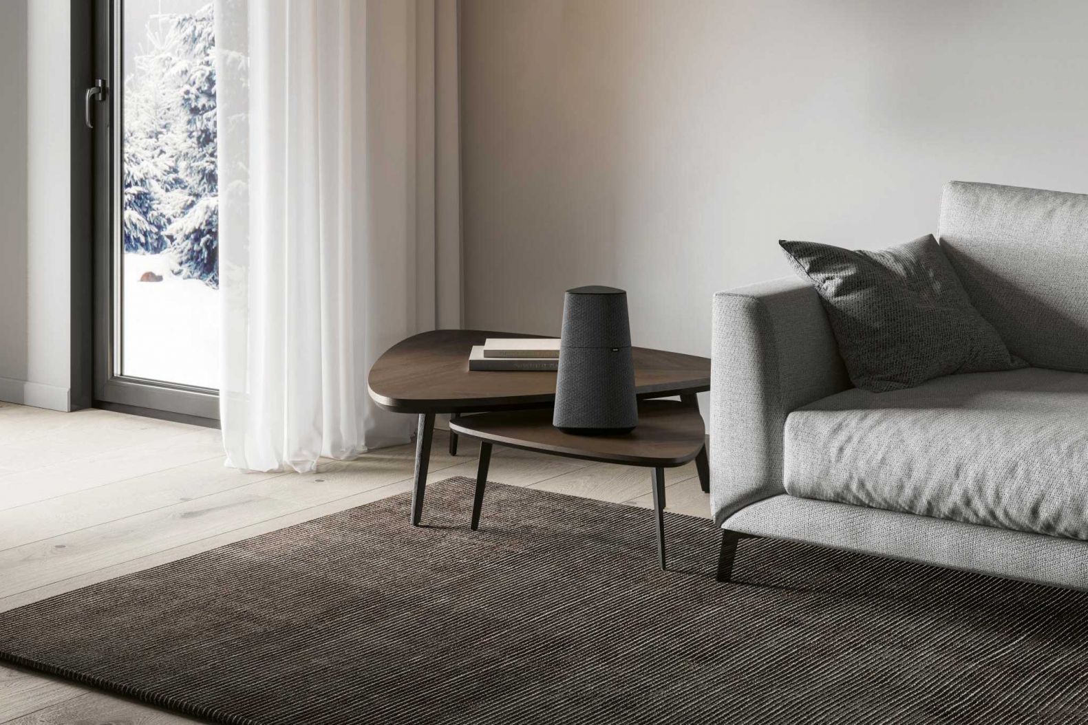 Klang & Design: Der führende Anbieter von Fernsehgeräten und Unterhaltungselektronik setzt mit der «klang mr»-Serie Akzente. Das Modell «klang mr3» zum Beispiel verfügt über eine Gesamtmusikleistung von 150 Watt und ist mit drei Breitbandlautsprechern, einem Subwoofer und einem Passivradiator ausgestattet – perfekt für mittelgrosse Räume. Gleichzeitig überzeugt der Lautsprecher auch mit seinem eleganten, kegelförmigen Design. LOEWE.DE / TELION.CH