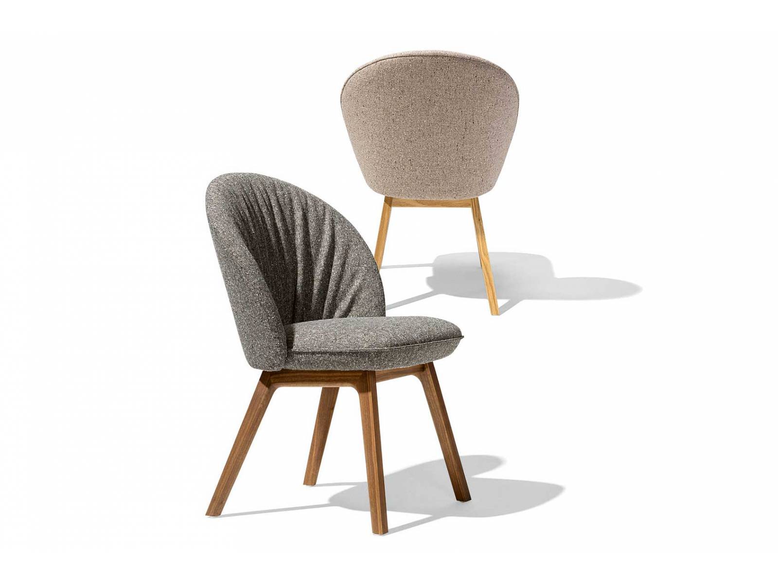 Seinen allgegenwärtigen Kreislaufgedanken hat der österreichische Holzmöbelhersteller nun auch auf die Bezugsstoffe übertragen, denn die neue Stoffkollektion «Ripley» besteht zu 100 Prozent aus recycelten Materialien. Sie zeichnet sich optisch durch eine reizvolle Struktur und ein heterogenes Farbbild aus, das in acht verschiedenen Blau-, Grau- und Brauntönen zur Geltung kommt. Team7.