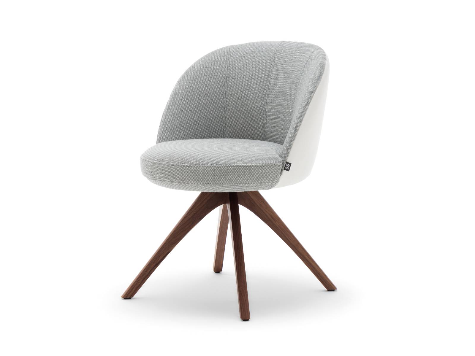 «629» von This Weber besticht mit bescheidener Zurückhaltung und grosser Liebe zum Detail. Der angenehmen Grösse des gepolsterten Stuhls ist es zu verdanken, dass er sowohl in einer Gruppe, als auch solo auftreten kann. In Uni oder im Mix &amp; Match aus Stoff und Leder. Rolf Benz.