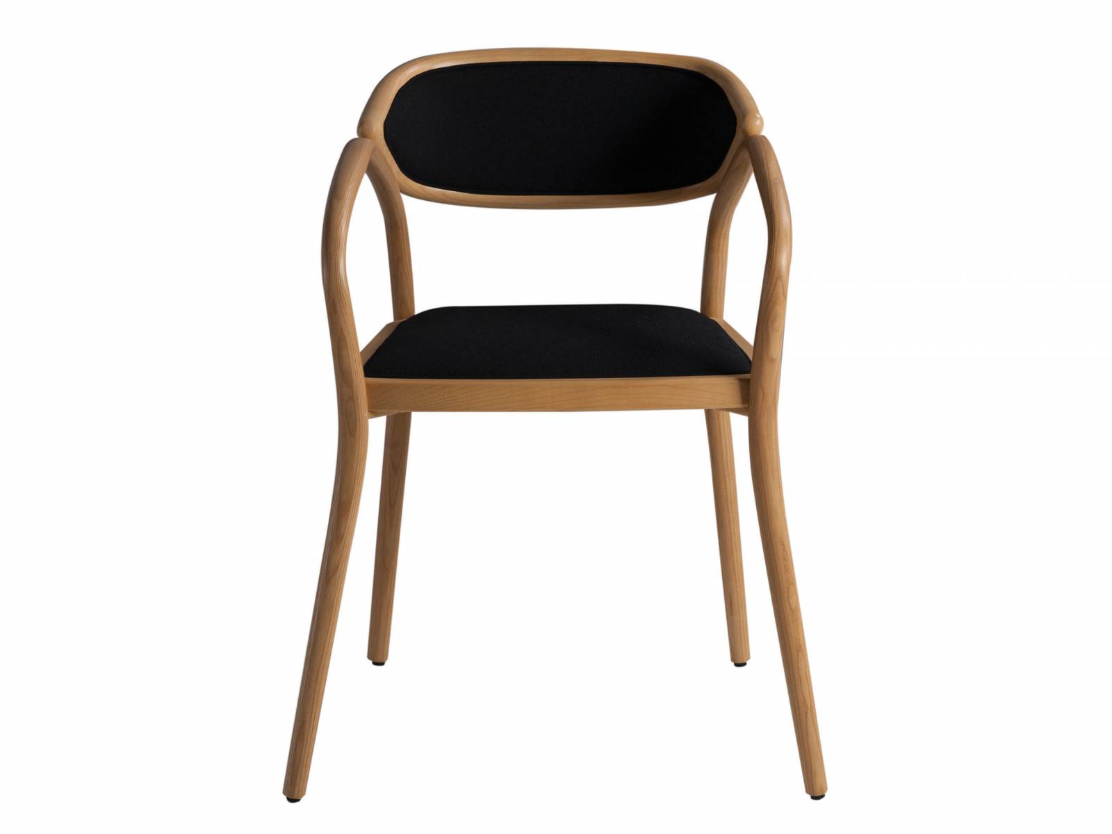 «Boheme Bridge» von Massimo Zaniboni und Paola Bonazzi besticht durch wohlgeformtes Eschenholz. Aber auch durch chices, schwarzes Leder auf Rückenlehne und Sitzfläche. Wem das zu klassisch ist, der kann das Holz auch mit Naturgeflecht kombinieren. Roche Bobois.