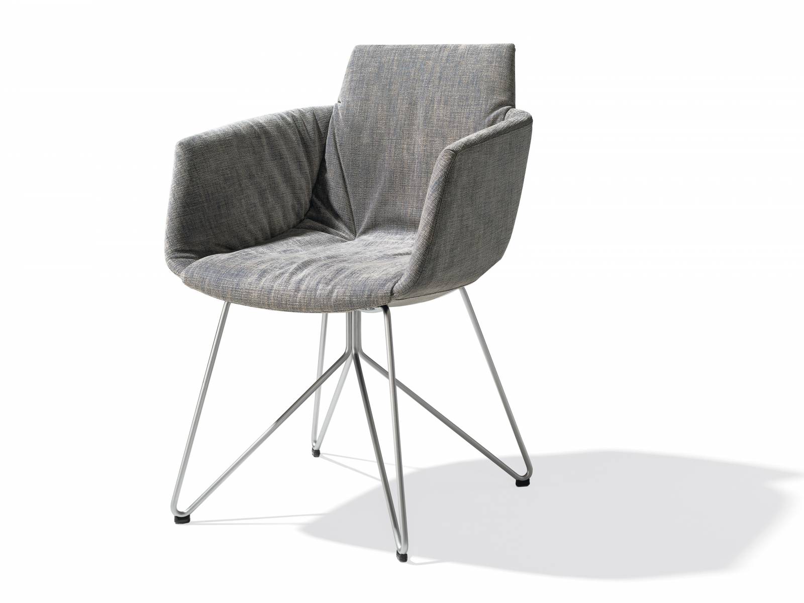 «Grand Lui» kann man durchaus als ein Plädoyer für Falten sehen, denn sie machen den gepolsterten Stuhl zum Must have für Sitzenbleiber. Mit Dreh-, Holz- oder Drahtgestell, in Stoff sowie Leder, ein- und zweifarbig. Team 7.