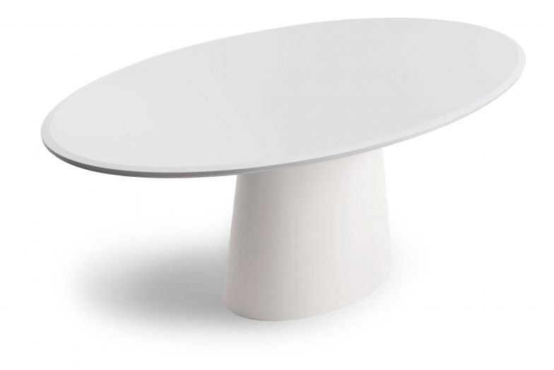 Wie es euch gefällt: Die runde, ovale oder rechteckige Platte von Tisch «Conic» gibt es lackiert, in Mineralwerkstoff weiss matt oder in geöltem massivem Holz. Für das Untergestell steht matt weisser oder lackierter Mineralwerkstoff zur Verfügung. COR.DE