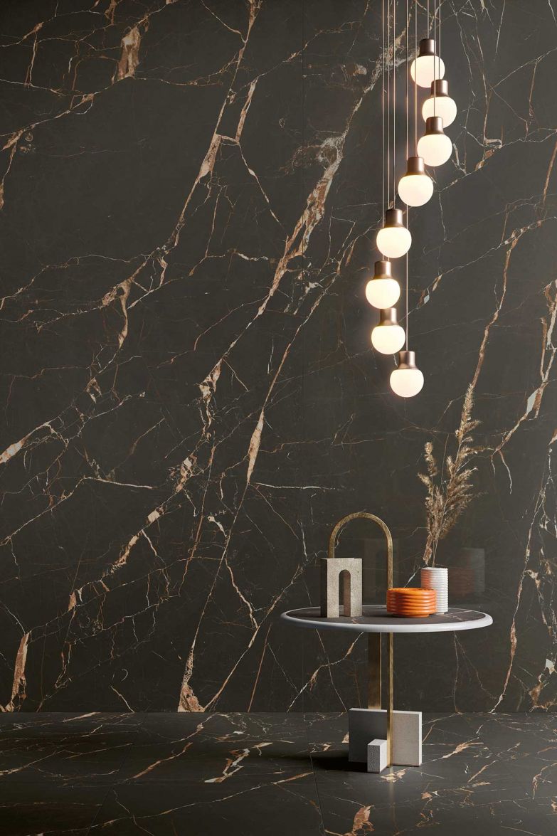 Mit den typischen Äderungen und feinen Beschaffenheiten, die sonst nur bei echtem Marmor zu finden sind, stehen die keramischen Wand- und Bodenplatten der Serie «Glamour Marble» dem Original in nichts nach. Erhältlich in sieben Optiken. BAUBEDARF-RICHNER-MIAUTON.CH