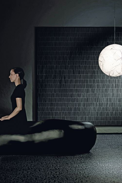 Unregelmässig regelmässig – das sind die Hauptpfeiler des Mosaikkonzepts «P-Saico», bei dem die Formen der einzelnen Fliesen rechteckig sind, die Oberfläche aber unregelmässig angeordnet ist. Durch die spezielle Beschaffenheit der Fliesen bekommt das Gesamtbild einen dreidimensionalen Effekt. Mosaico+.