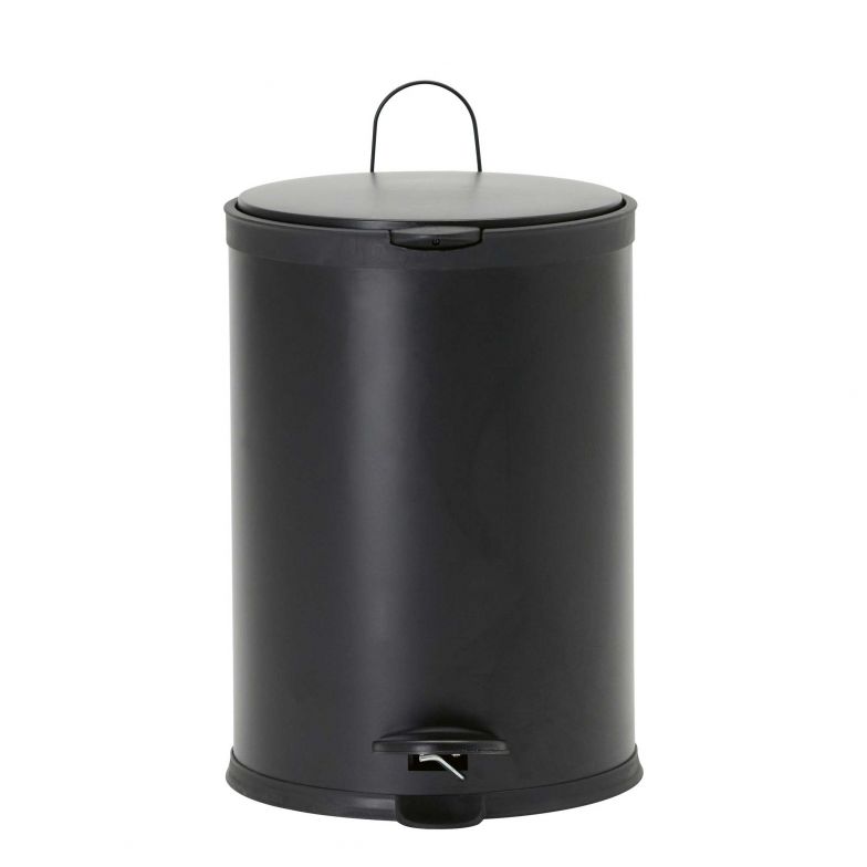 Den kleinen fürs Bad, den grossen für die Küche: Abfalleimer «Eda» ist in seiner schlichten Form ein wahrer Allrounder und kann in ganz unterschiedlichen Räumen stehen. Hergestellt aus Metall, passt er nicht nur optisch gut zur Forster-Küche, sondern ist auch ebenso strapazierfähig. HOUSE DOCTOR.