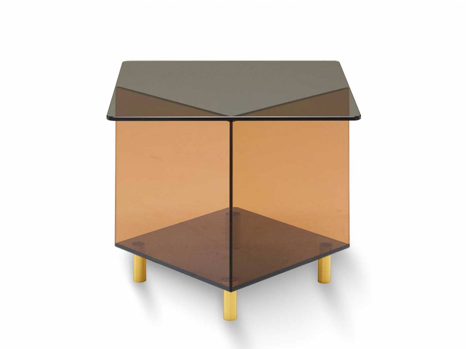 Marie-Aurore Stiker-Metrals Couchtisch «Albers» ist ein freches Augenzwinkern an den gleichnamigen Bauhaus-Meister: Quadrate finden ihren Platz in Quadern, Module flirten miteinander. Durch die Kombination von zwei oder vier Modulen entstehen Couchtische mit variabler Geometrie. ligne-roset.com