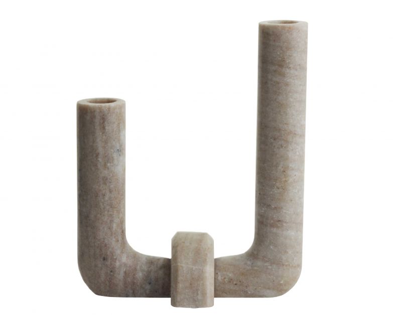 Kerzen gehen immer. Und wenn sie in einem schönen Halter wie diesem hier aus Marmor stehen, wirkt das Ganze wie eine Skulptur. «Vaca» aus braunem Marmor, für zwei Kerzen. NORDAL.DK