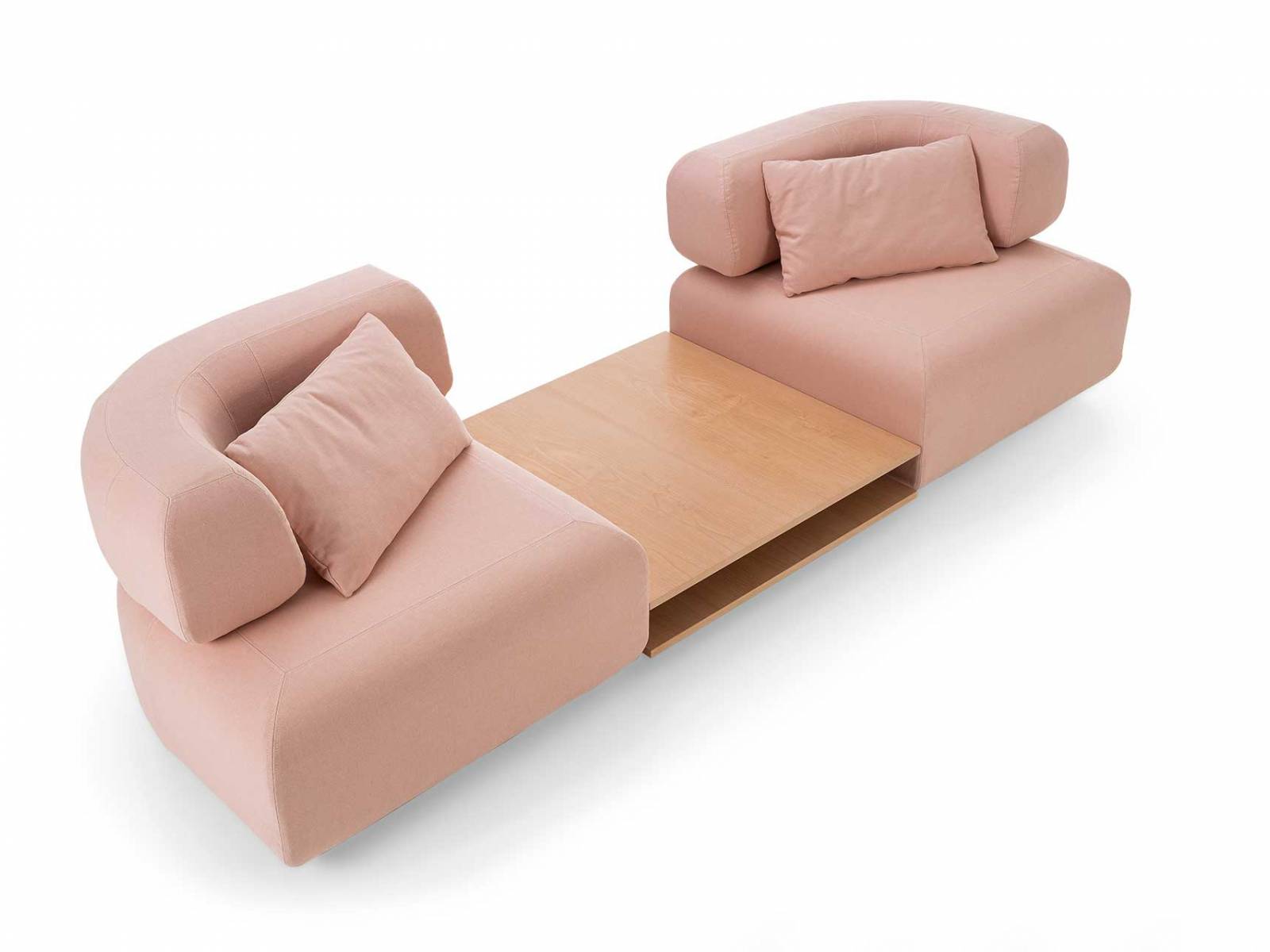 Perfekt zum Anlehnen, Ausstrecken und Ausdehnen. «All together» ist für ein flexibles, modulares Sofa für viele, aber auch für einen allein. Mit kleinen Details wie den abziehbaren Bezügen setzt es zeitgemässe Akzente. BRÜHL.